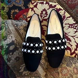 Donald Pliner Suede Embellished Loafer 6.5 black